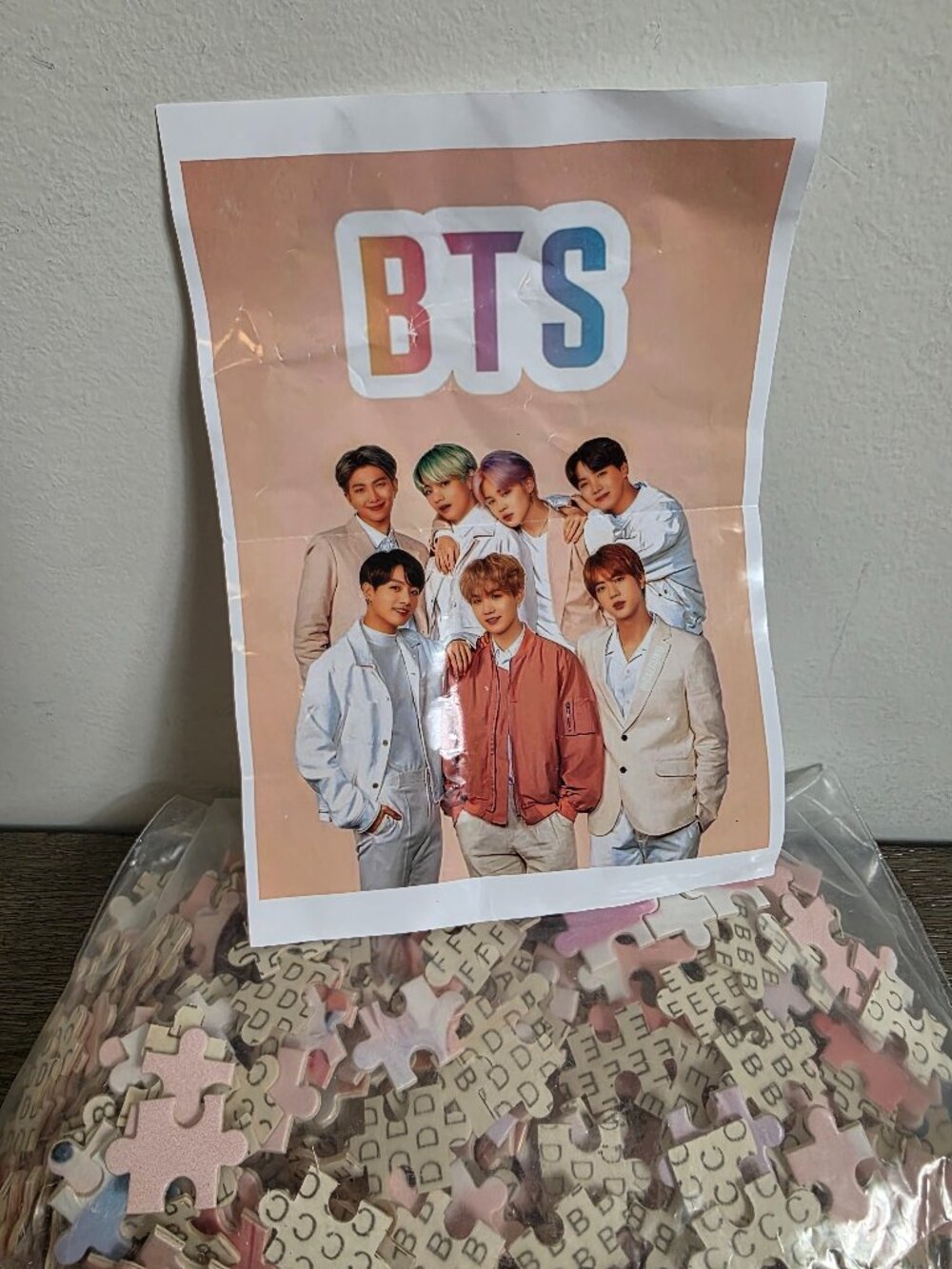 BTS 500 Piece Jigsaw Puzzle Boy With Luv Era READ